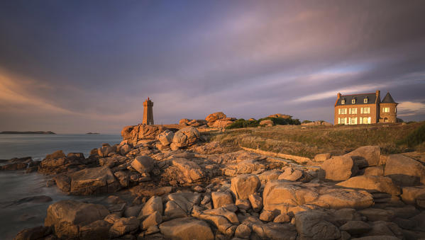 Mean Ruz lighthouse, Ploumanac'h, Perro-Guirec, Lannion district, Cote d'Amor, Brittany, France