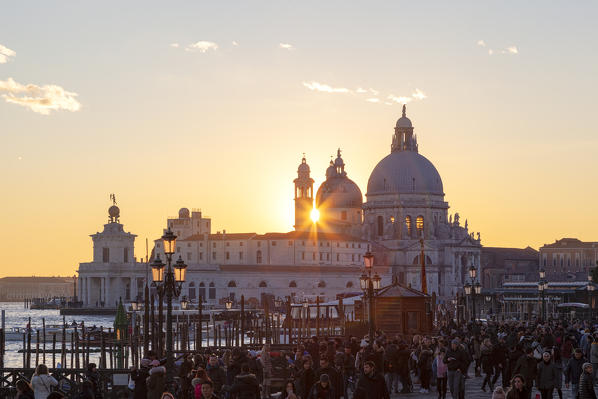 foto  - Santa Maria della Salute Basilica from Riva degli Schiavoni at sunset, Venice, Veneto, Italy