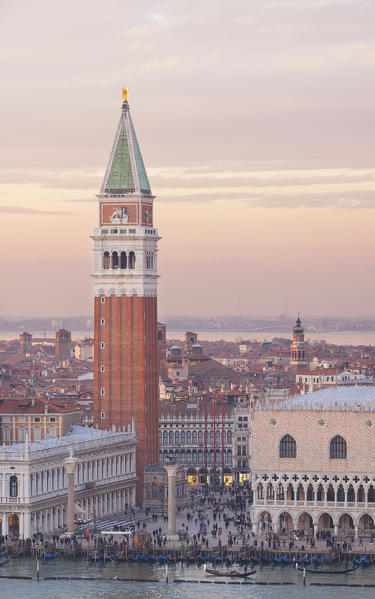 foto  - San Marco Bell Tower from the bell tower of abbey of San Giorgio Maggiore, Venice, Veneto, Italy