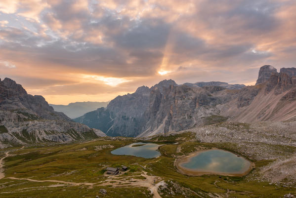 foto  - Europe, Italy, Dolomites, South Tyrol, Bolzano. Piani lakes at sunrise.