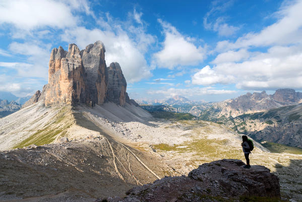 foto  - Europe, Italy, Dolomites, Veneto, Belluno. Woman hiker admire Tre Cime di Lavaredo from Trenches of the First World War on Mount Paterno