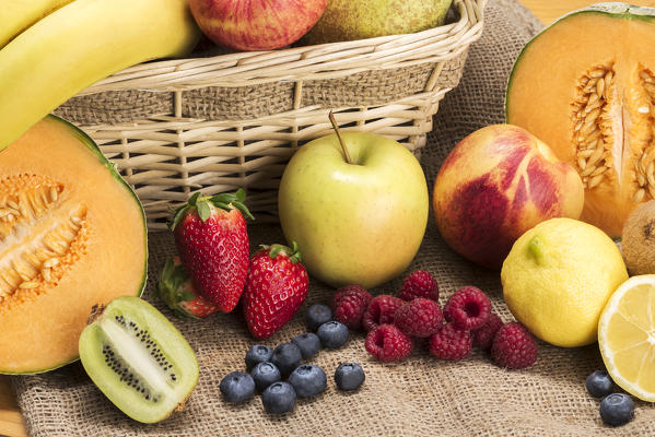foto  - fruit basket, still life, mixed fruit, food, fresh fruit, 
