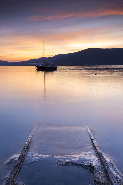 foto  - Emerged boat rails at Sasso Moro dock during an autumnal sunset, Sasso Moro, Leggiuno, Lake Maggiore, Varese Province, Lombardy, Italy.