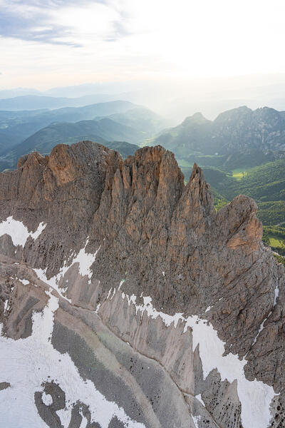 foto  - Catinaccio Rosengarten group and Croda Di Re Laurino mountains, Dolomites, South Tyrol, Italy