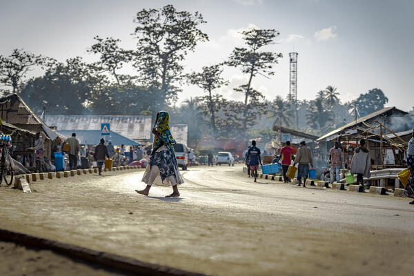 foto  - People at the fish market, Mkokotoni, Zanzibar, Tanzania