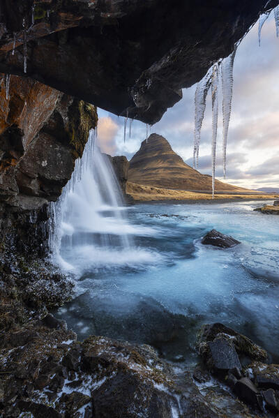 foto  - Sunrise at Kirkjufell during winter, Grundarfjörður, Snæfellsnes peninsula, Vesturland region, Iceland, Northern Europe