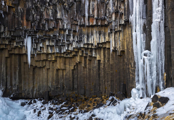 foto  - Svartifoss waterfall at sunset, Skaftafell National Park, Hornafjörður, Austurland, Iceland, Northern Europe