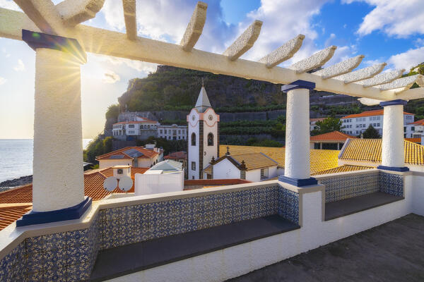 foto  - The town of Ponta do Sol at sunset. Madeira region, Portugal, Europe