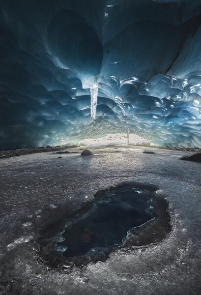 foto  - An hole in the ice inside ice cave of Morteratsch glacier during winter, Bernina Valley, Grigioni, Switzerland, Western Europe