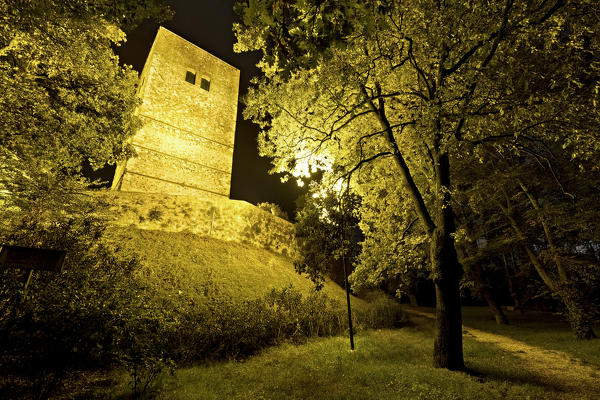 foto  - The Rocca of Solferino, also known as Spy of Italy, is a symbol of the Italian Risorgimento. Solferino, Mantova province, Lombardy, Italy, Europe.