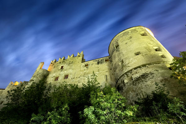 foto  - Spooky night at the Castelbello castle in the Venosta valley. Castelbello-Ciardes, Bolzano province, Trentino Alto-Adige, Italy, Europe.