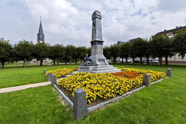 foto  - Great War monument and church in the main square of Montfaucon-d'Argonne, Meuse departement, Grand Est Region, France, Europe. 