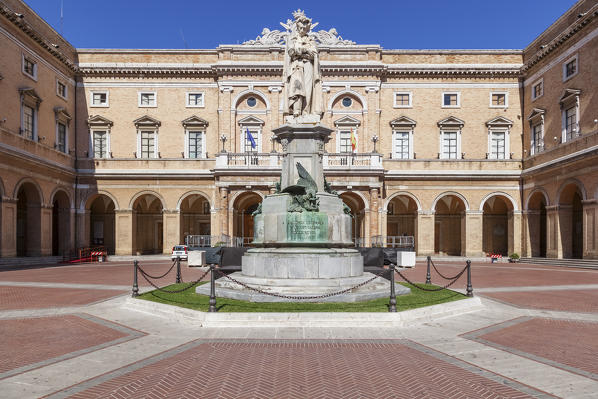 foto  - Europe, Italy, Marche, Macerata. Leopardi square in Recanati with the monument of the poet Giacomo Leopardi