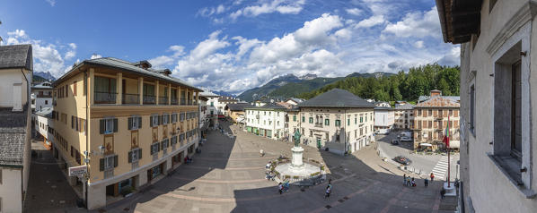 foto  - Pieve di Cadore, the main square with the bronze statue of Tiziano Vecellio, Dolomites, Belluno, Veneto, Italy