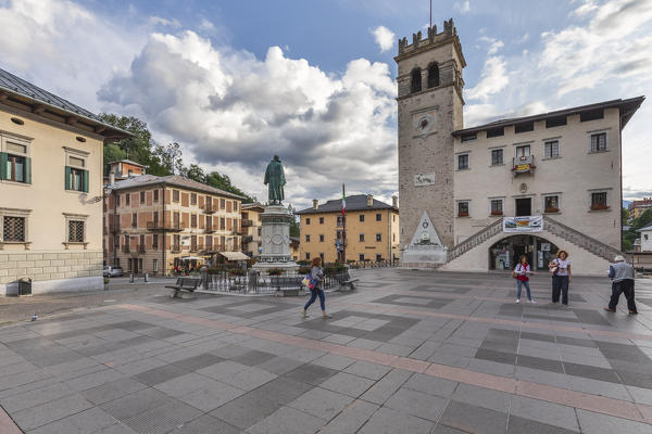 foto  - Pieve di Cadore, the main square with the bronze statue of Tiziano Vecellio, Dolomites, Belluno, Veneto, Italy