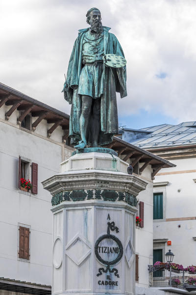 foto  - Pieve di Cadore, the main square with the bronze statue of Tiziano Vecellio, Dolomites, Belluno, Veneto, Italy