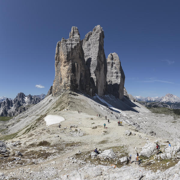 foto  - Europe, Italy, Veneto, Belluno. Tre Cime di Lavaredo seen from Lavaredo fork in a summer sunny day