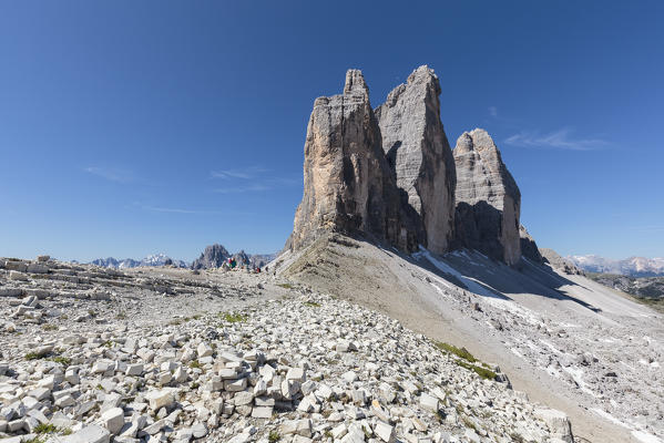 foto  - Europe, Italy, Veneto, Belluno. Tre Cime di Lavaredo seen from Lavaredo fork in a summer sunny day