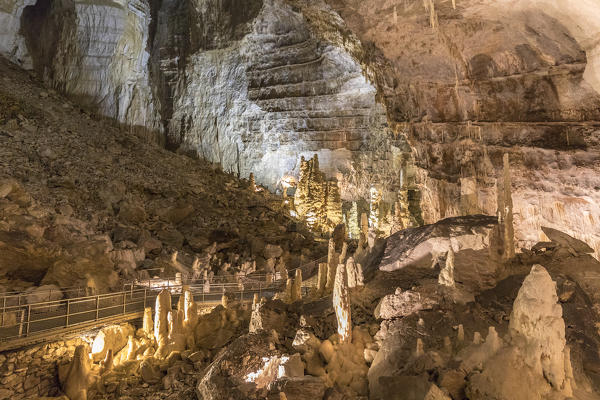 foto  - Frasassi show caves, Genga village, Ancona district, The Marches, Italy